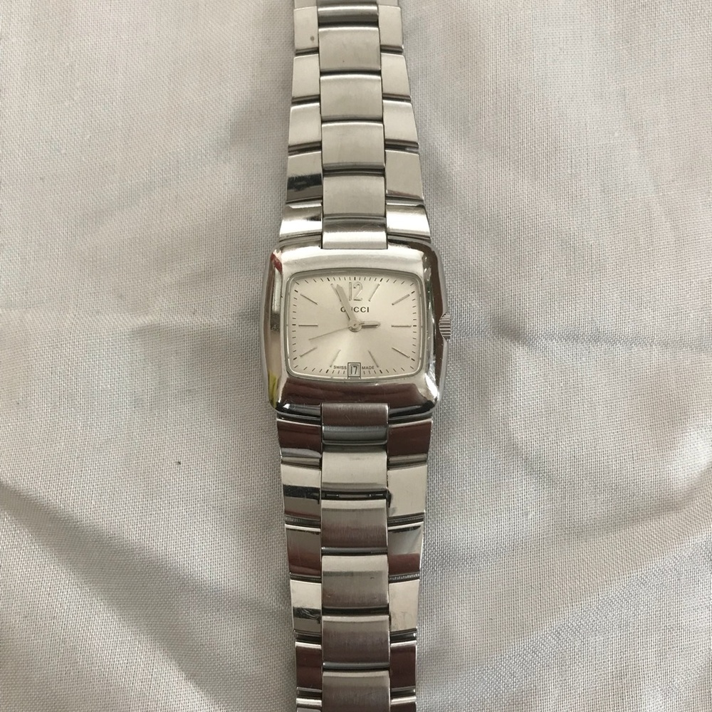 Authentic vintage Gucci 8500L woman’s watch